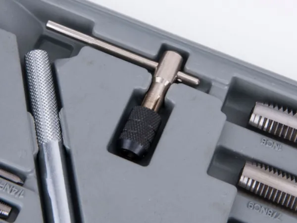 Набор метрических метчиков и штампов 45шт