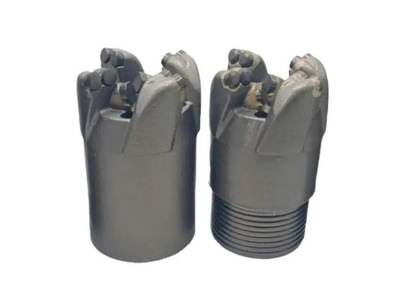 Спиральное четырехлопастное долото без сердцевины