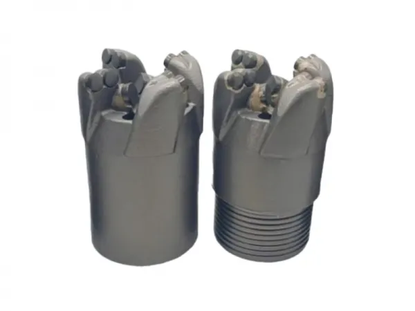 Спиральное четырехлопастное долото без сердцевины