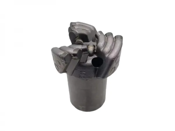 Спиральное долото с тремя заглубленными краями